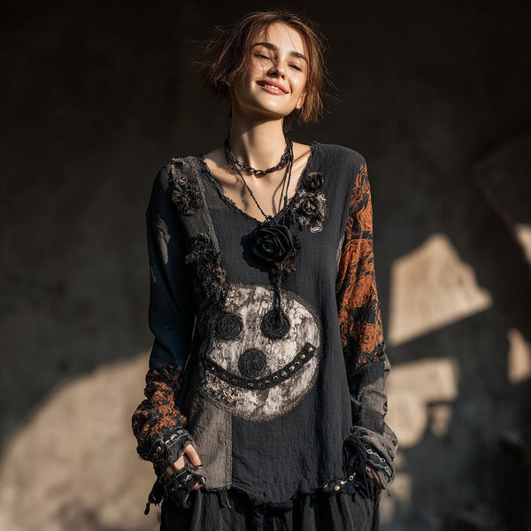 Camiseta de mujer con cuello en V y estampado de carita sonriente y rosa para Halloween 