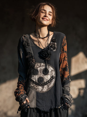 Camiseta de mujer con cuello en V y estampado de carita sonriente y rosa para Halloween 